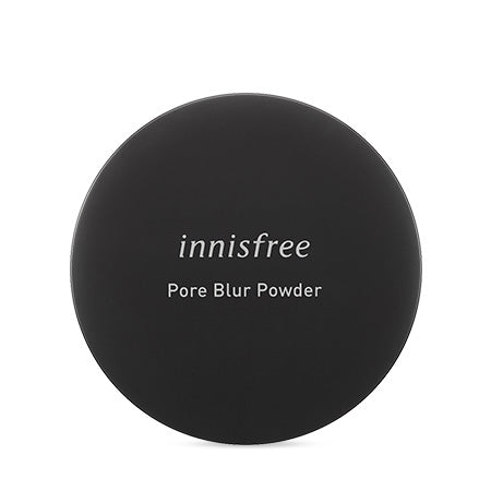 A black, round compact of INNISFREE Pore Blur Powder 11g with the brand name "INNISFREE" and product name "Pore Blur Powder 11g" written in white text on its lid. The sleek and minimalistic design offers a translucent finishing powder that helps to blur pores for beautifully mattified skin.